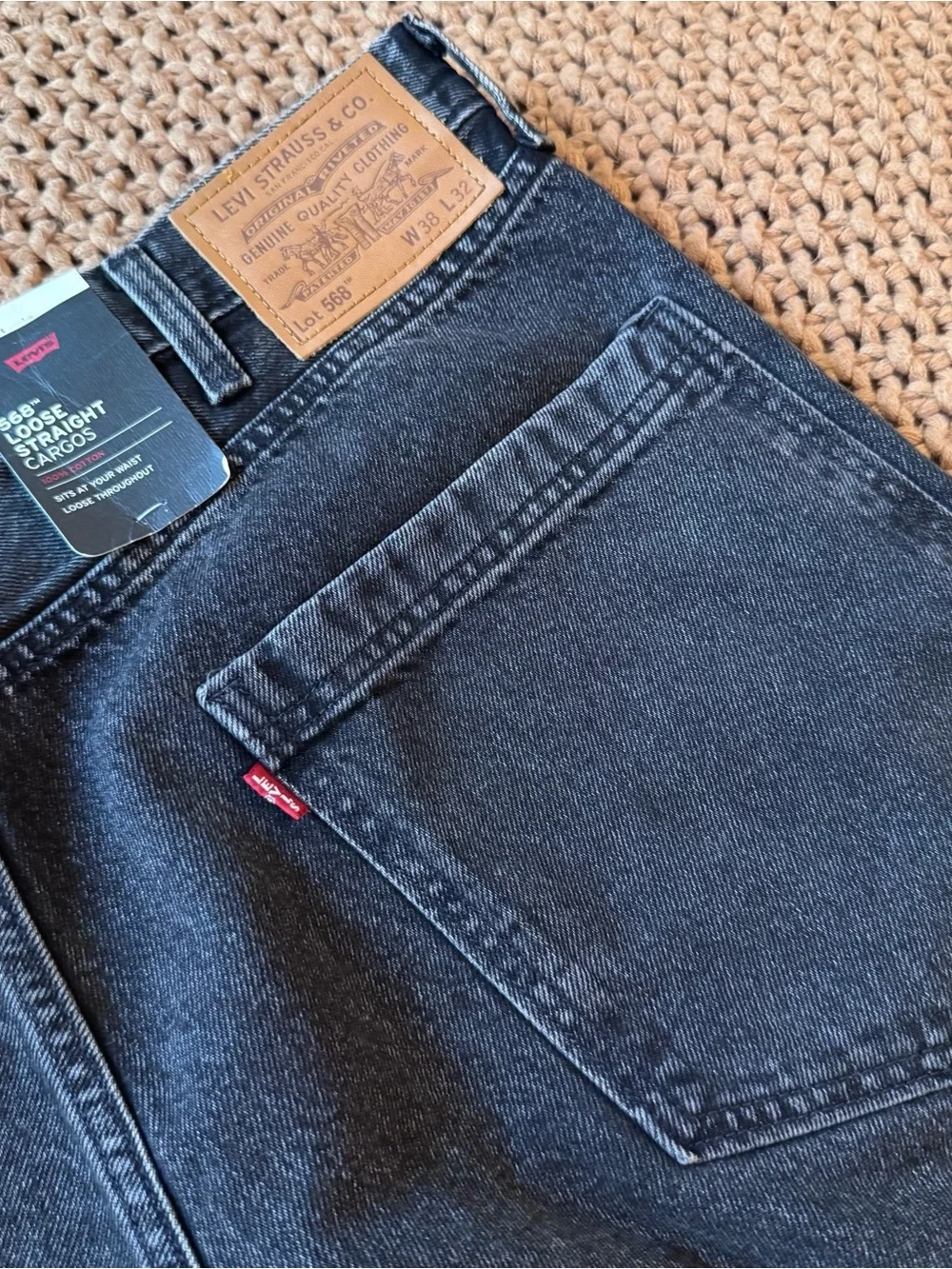 Levi’s Premium 568 Loose Straight Cargo Jeans Black Wash 38x32 NWT